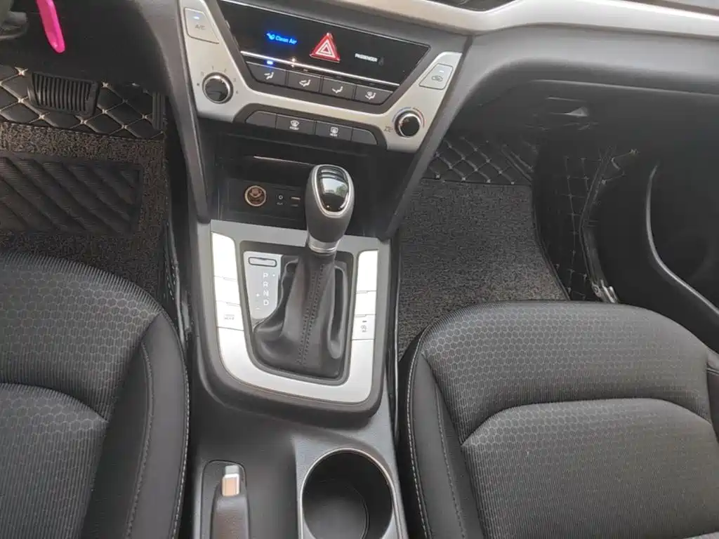 Hyundai Elantra — миниатюра 14