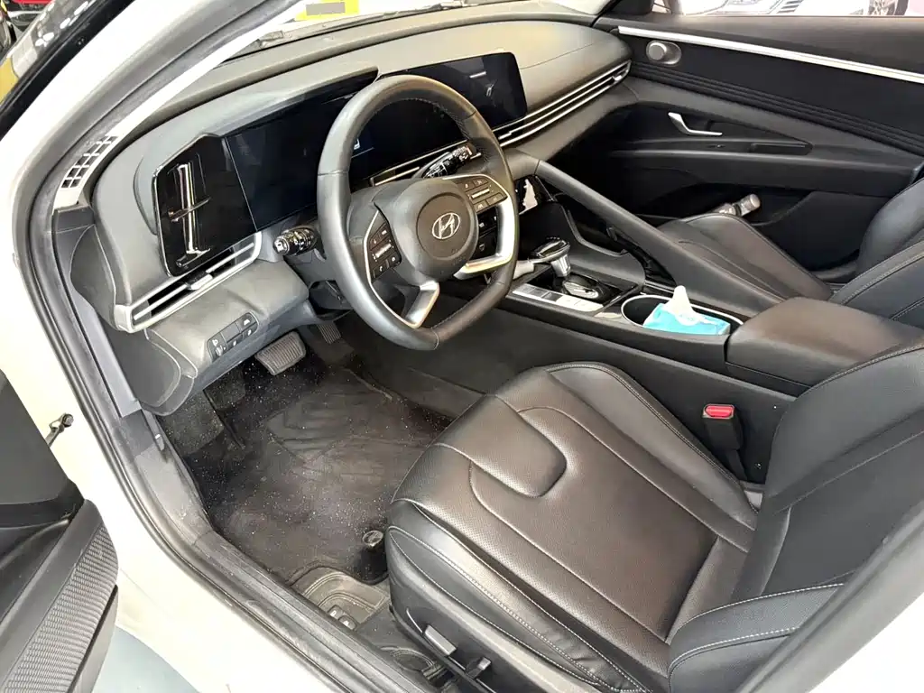 Hyundai Elantra — миниатюра 8