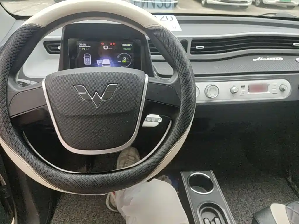 Wuling MINIEV — миниатюра 10