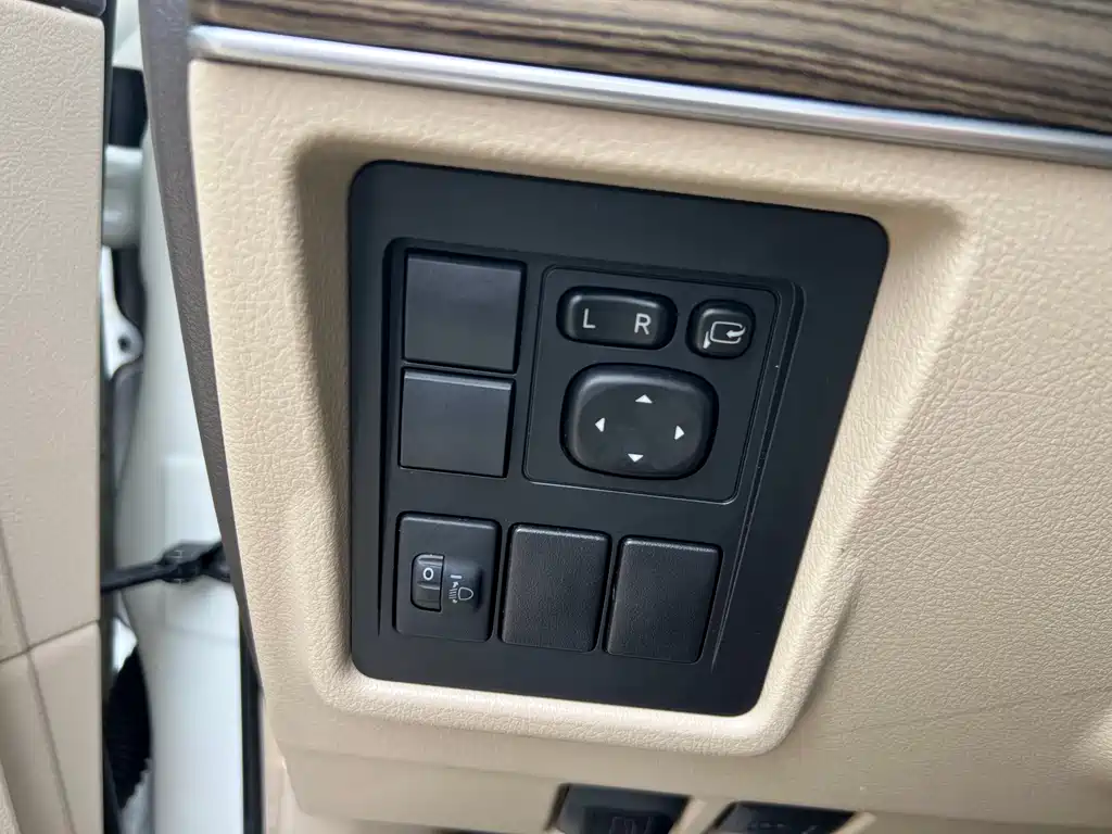 Toyota Prado (Import) — миниатюра 8