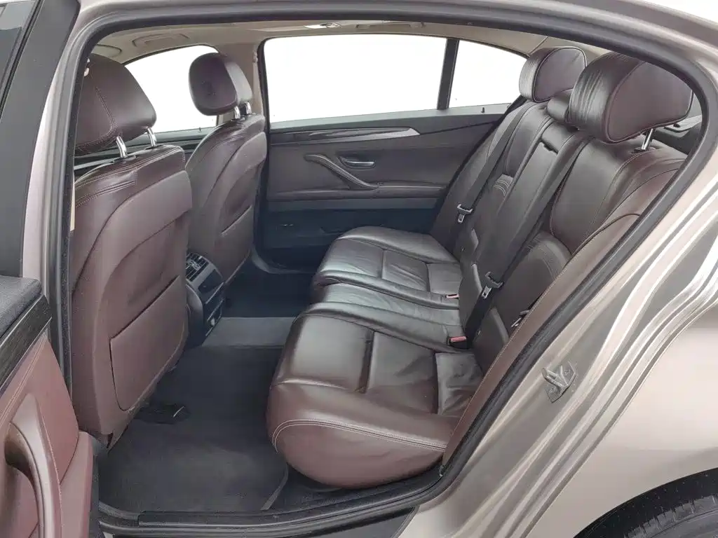 BMW 5 Series — миниатюра 15