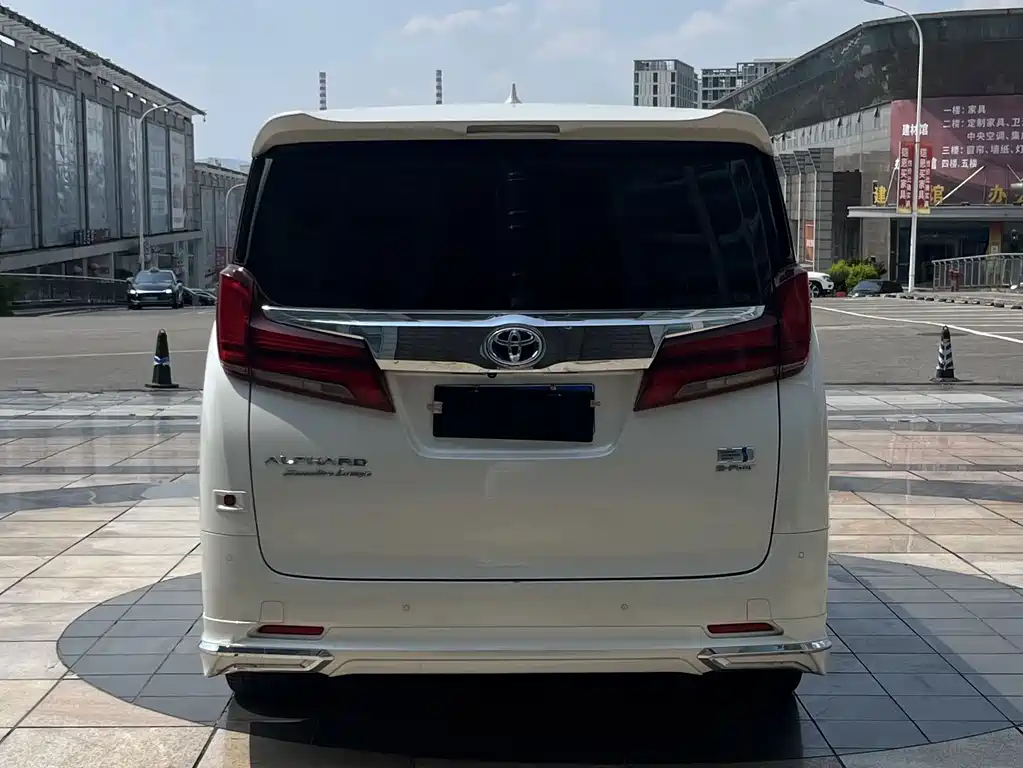 Toyota Alphard — миниатюра 16