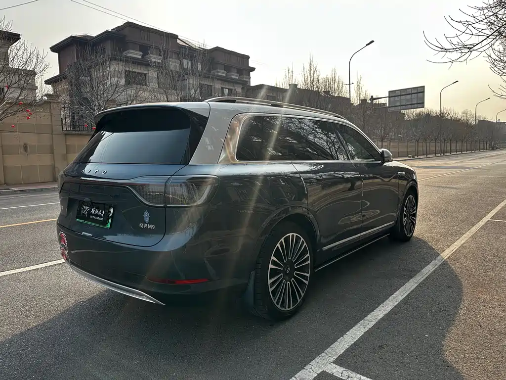 AITO ASK THE WORLD M9