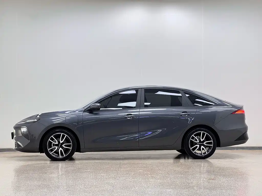 Roewe Young Wai D6 — миниатюра 4