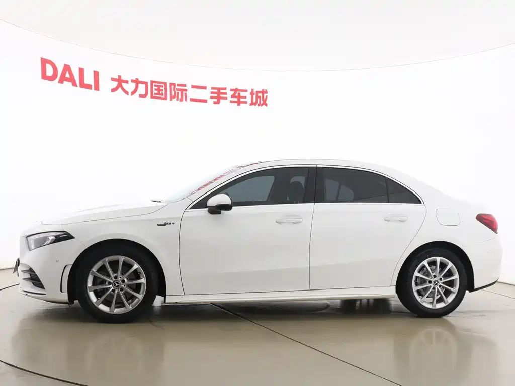 Mercedes-Benz A-Class - фото 12