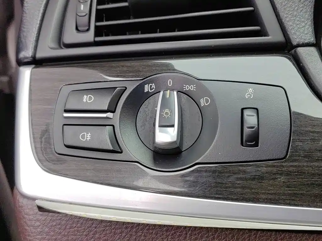 BMW 5 Series — миниатюра 21