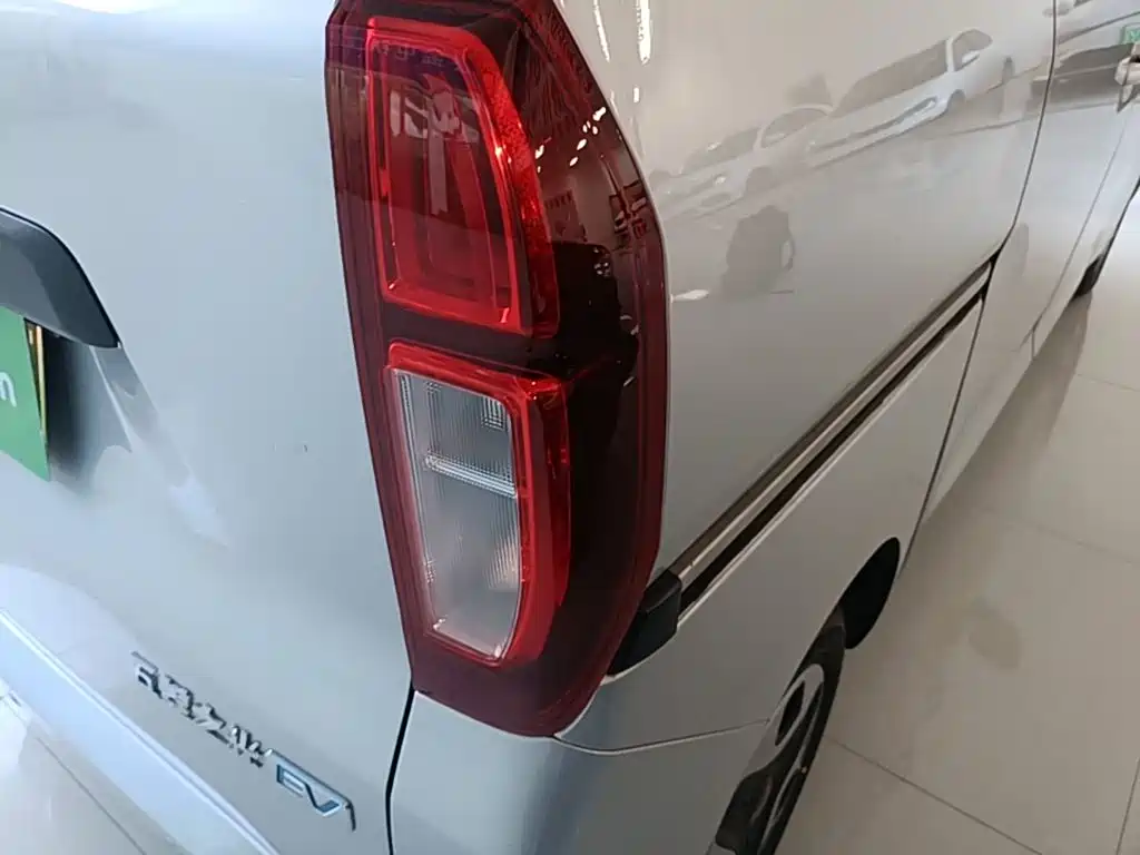 Wuling Zhiguang EV — миниатюра 8