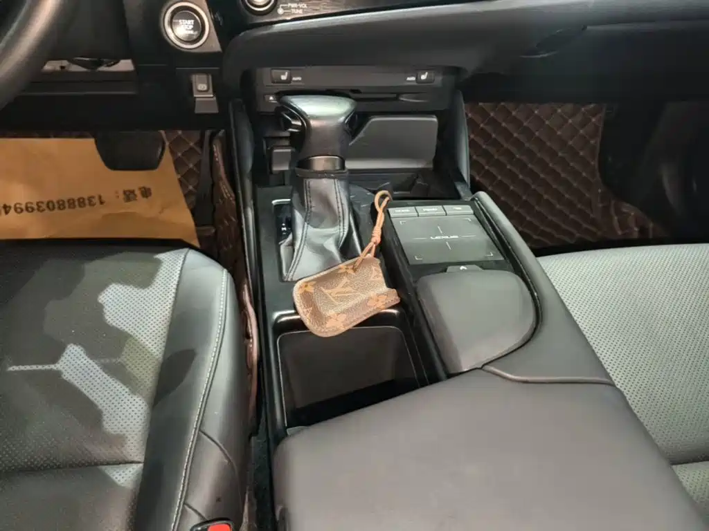 Lexus ES — миниатюра 14