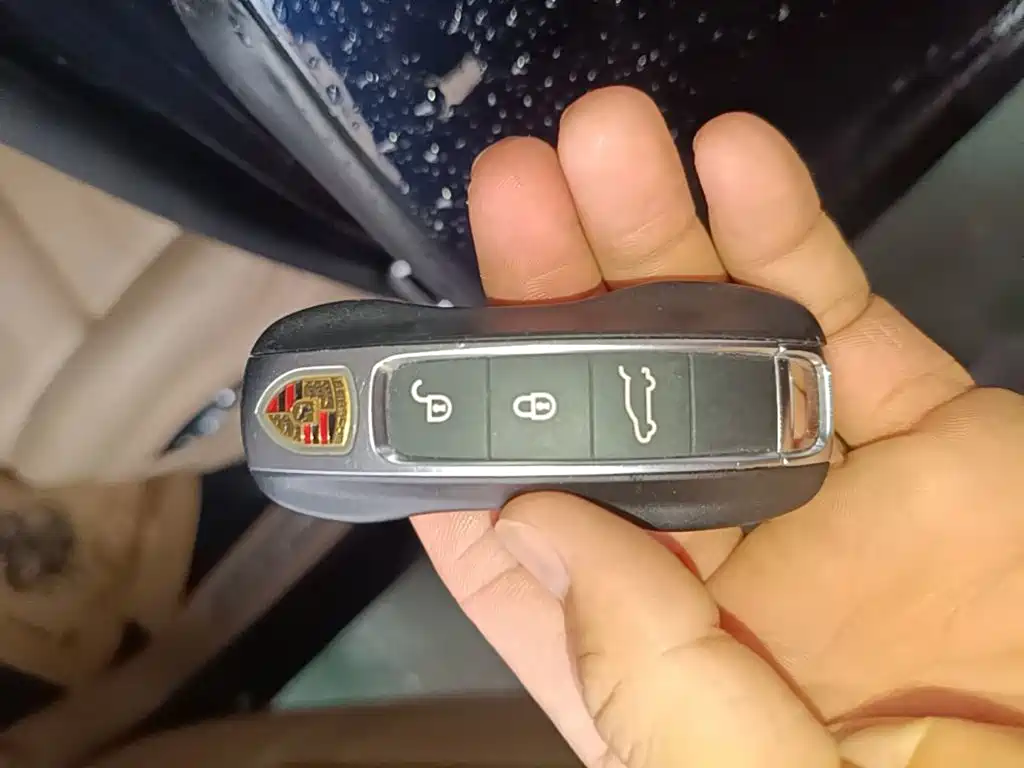 Porsche Cayenne — миниатюра 9