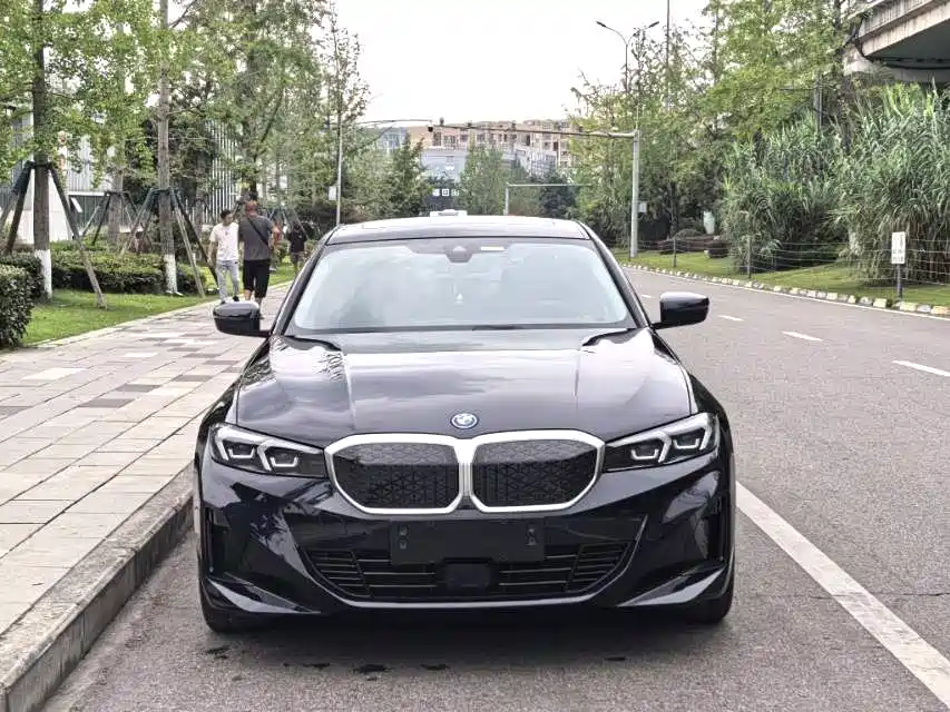 BMW i3 2025 eDrive 35 L