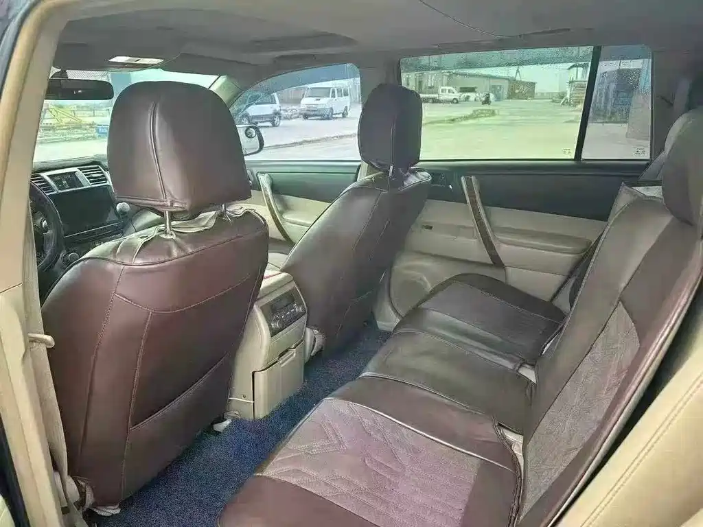 Toyota Highlander 2011 2.7L 7 мест Luxury