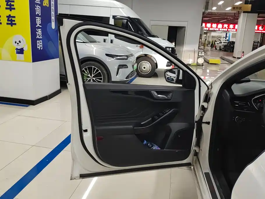 Ford Focus — миниатюра 7