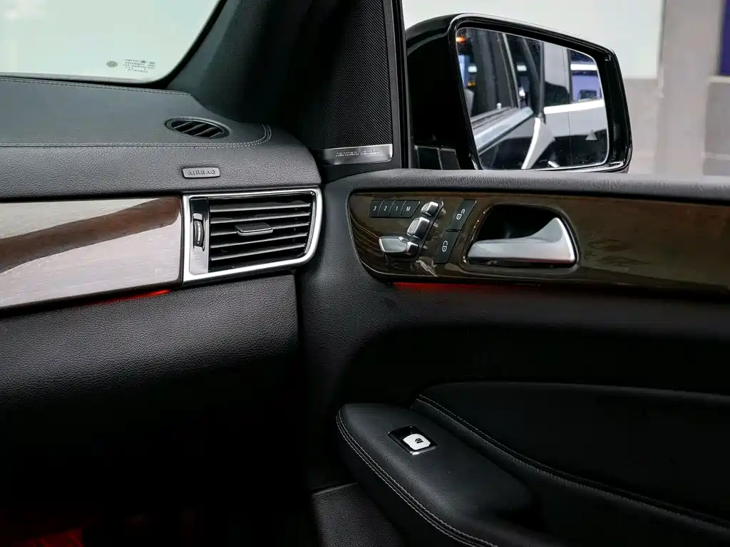 Mercedes-Benz GLS — миниатюра 10
