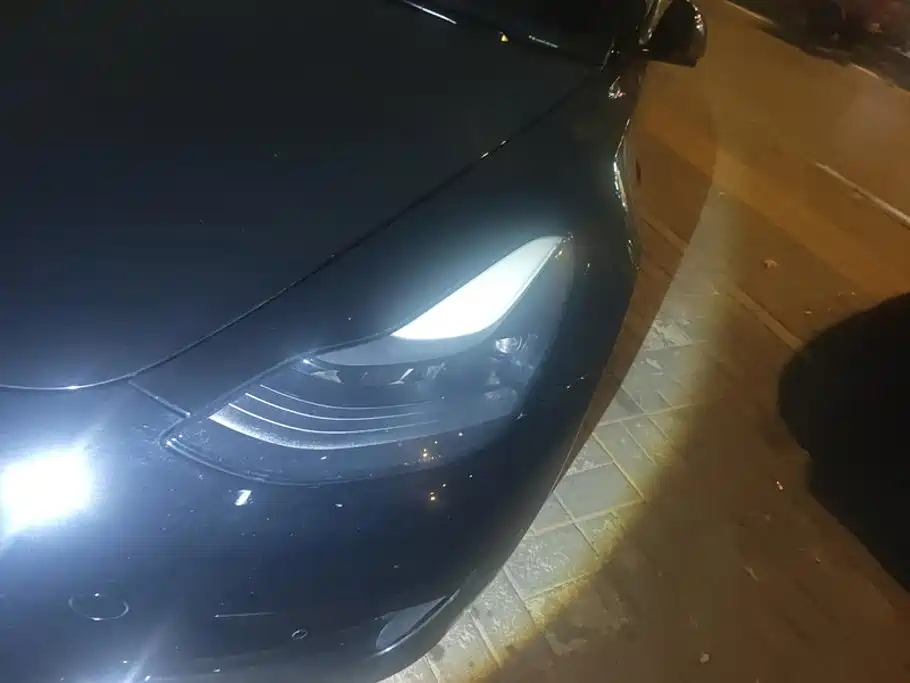 Tesla Model 3 — миниатюра 5