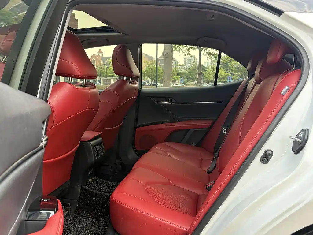Toyota Camry — миниатюра 17