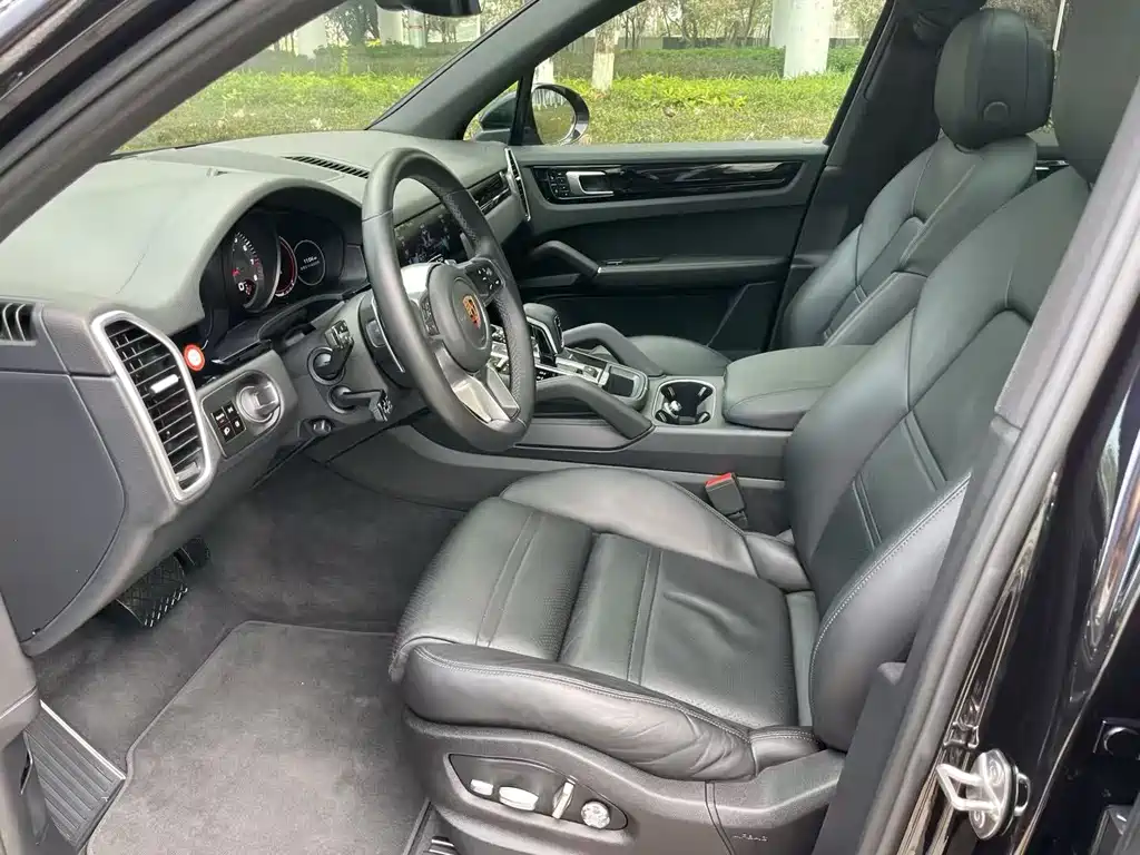 Porsche Cayenne — миниатюра 4