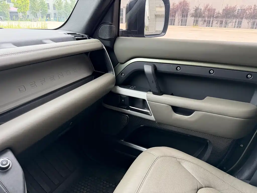 Land Rover Defender — миниатюра 7