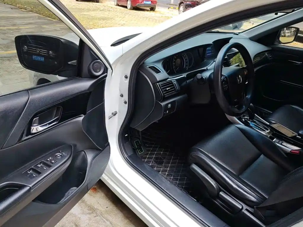 Honda Accord — миниатюра 16