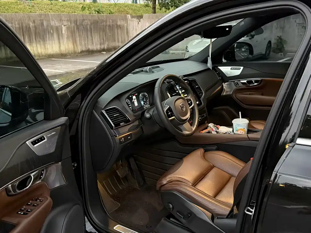 Volvo XC90 — миниатюра 2