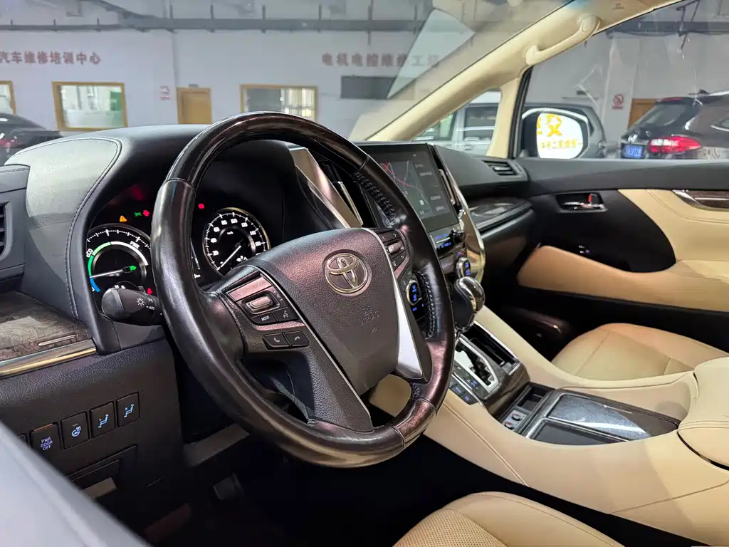 Toyota Alphard 2020 2.5L Luxury