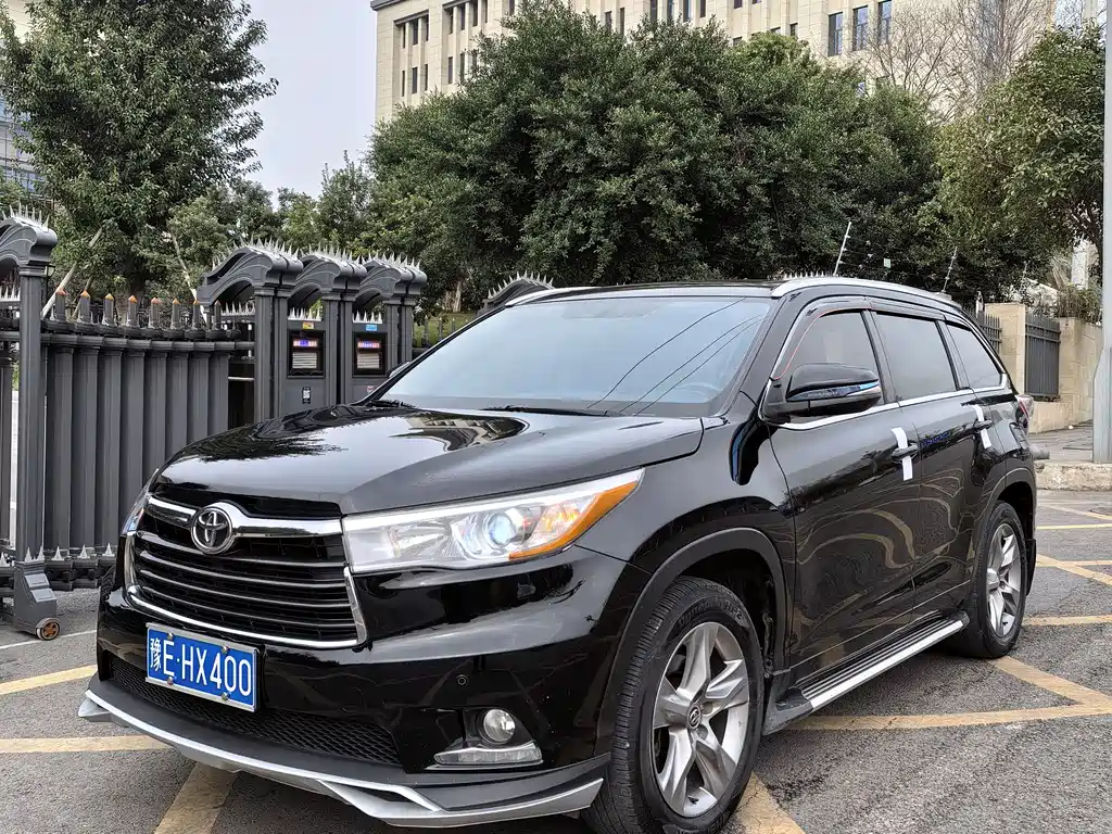 TOYOTA HIGHLANDER