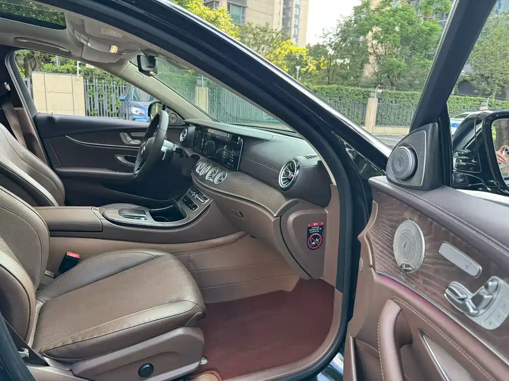 Mercedes-Benz E-Class — миниатюра 8