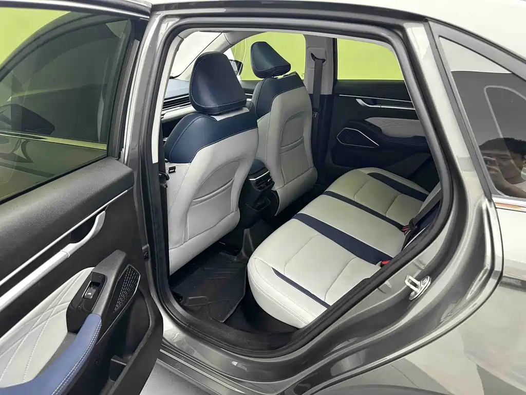 Geely Emgrand — миниатюра 13