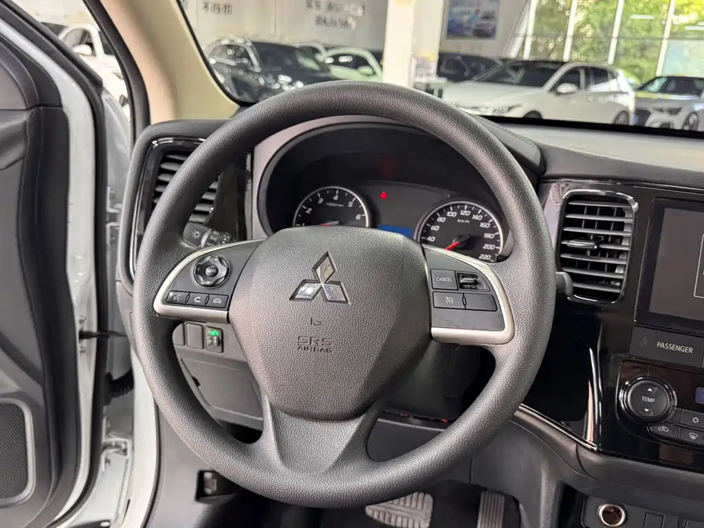 Mitsubishi Outlander — миниатюра 11
