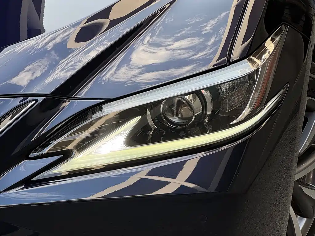 Lexus ES — миниатюра 8