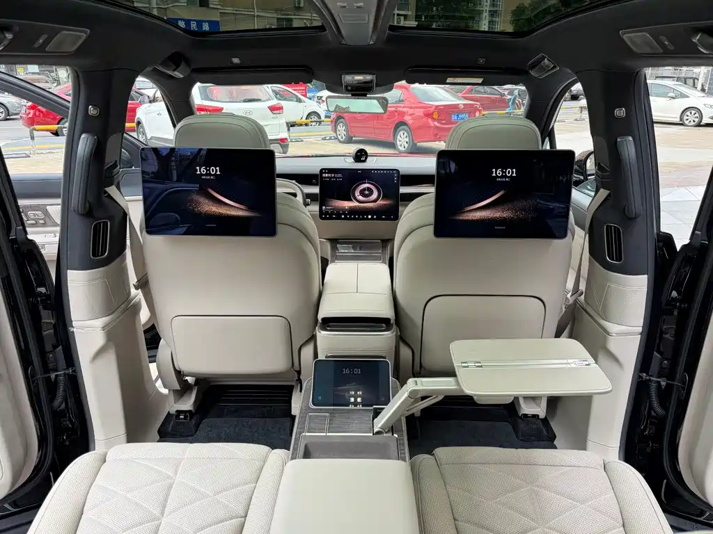 NIO 蔚来ES9 — миниатюра 16