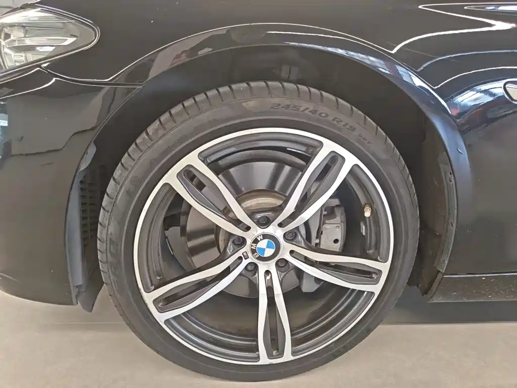 BMW 5 Series — миниатюра 8