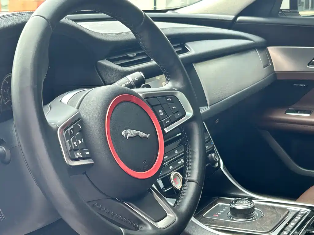 Jaguar XFL — миниатюра 17