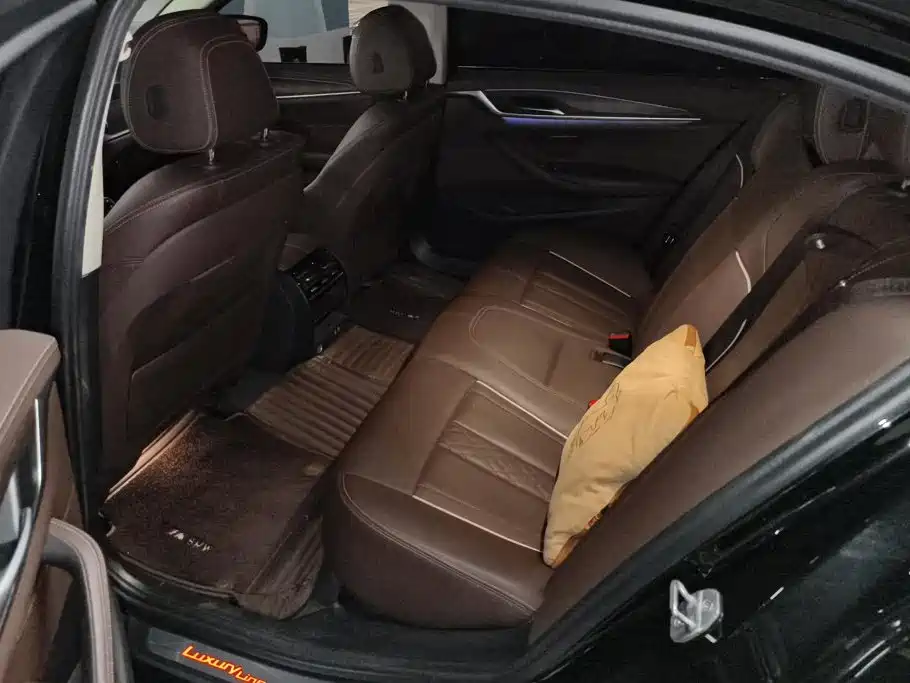BMW 5 Series — миниатюра 11