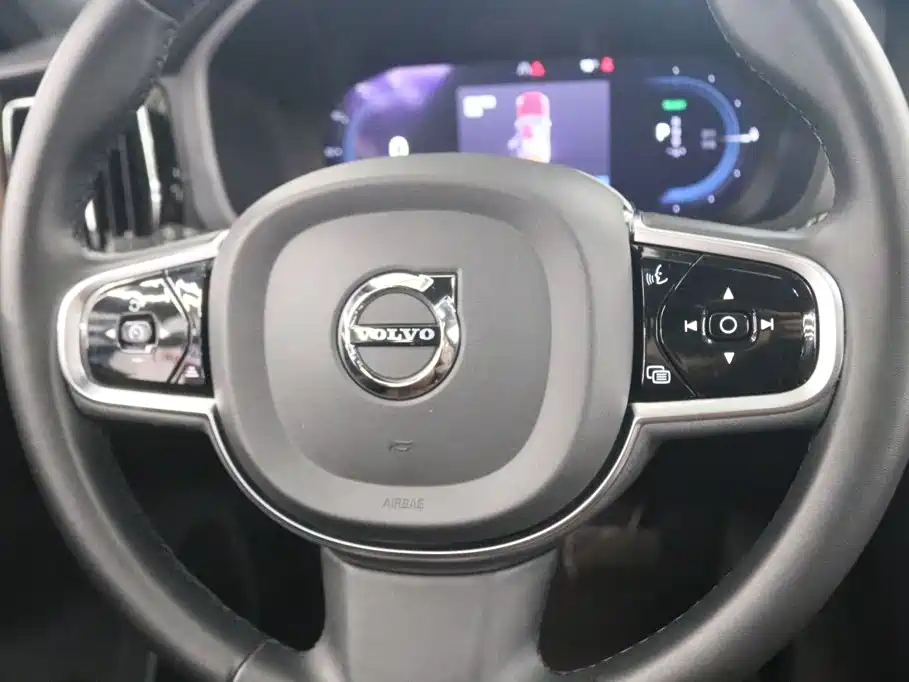 Volvo XC60 PHEV — миниатюра 5