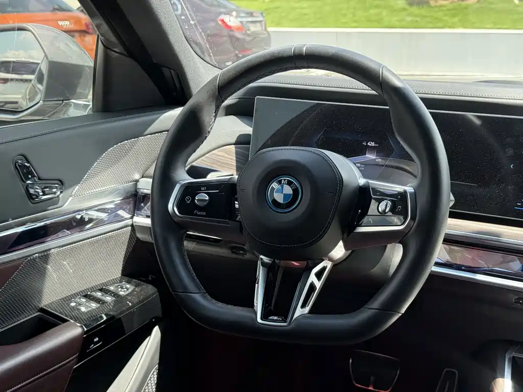 BMW i7 — миниатюра 23
