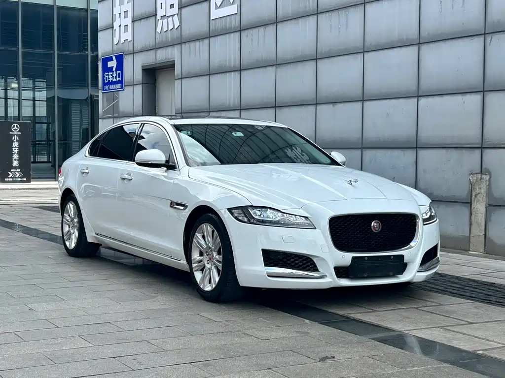 Jaguar XFL — миниатюра 3