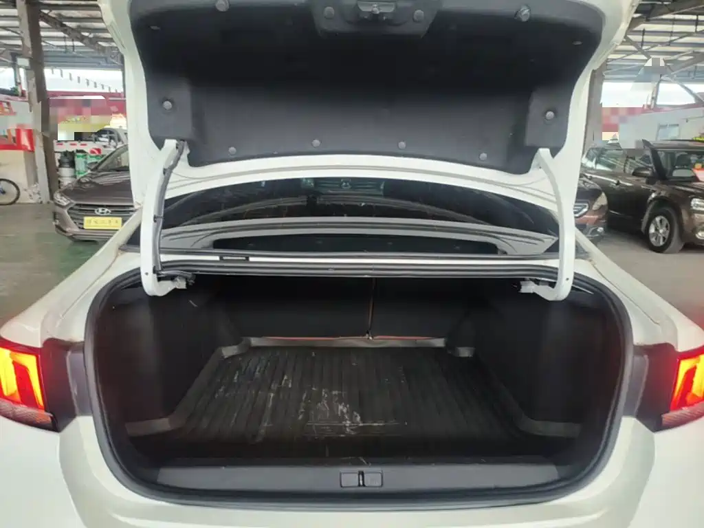 Peugeot 308 — миниатюра 19