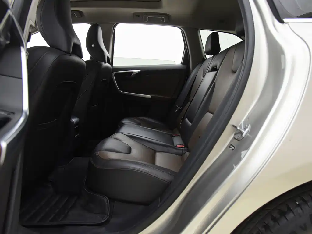 Volvo XC60 — миниатюра 10