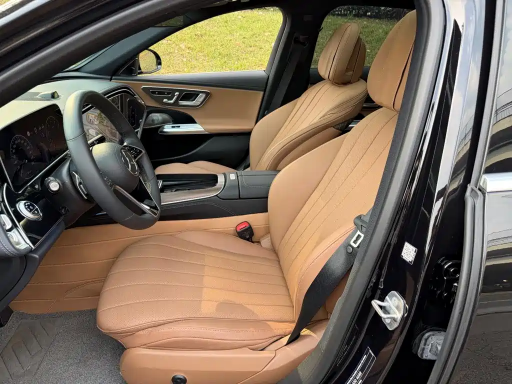 Mercedes-Benz E-Class — миниатюра 8