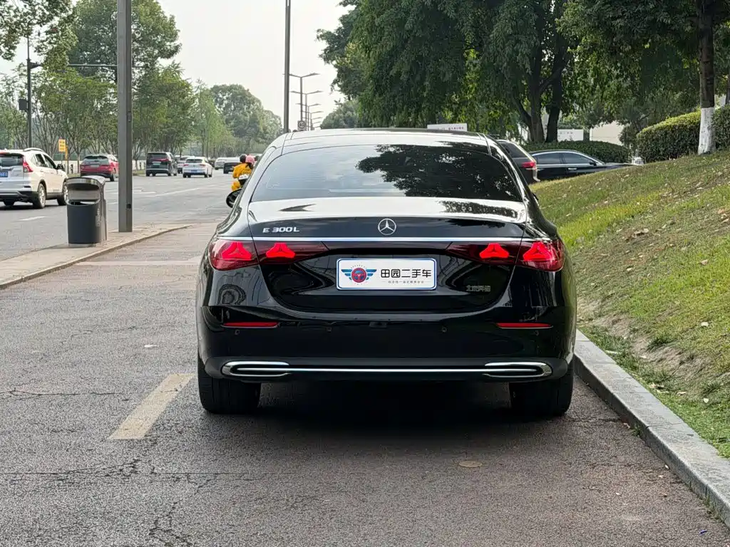 Mercedes-Benz E-Class — миниатюра 5