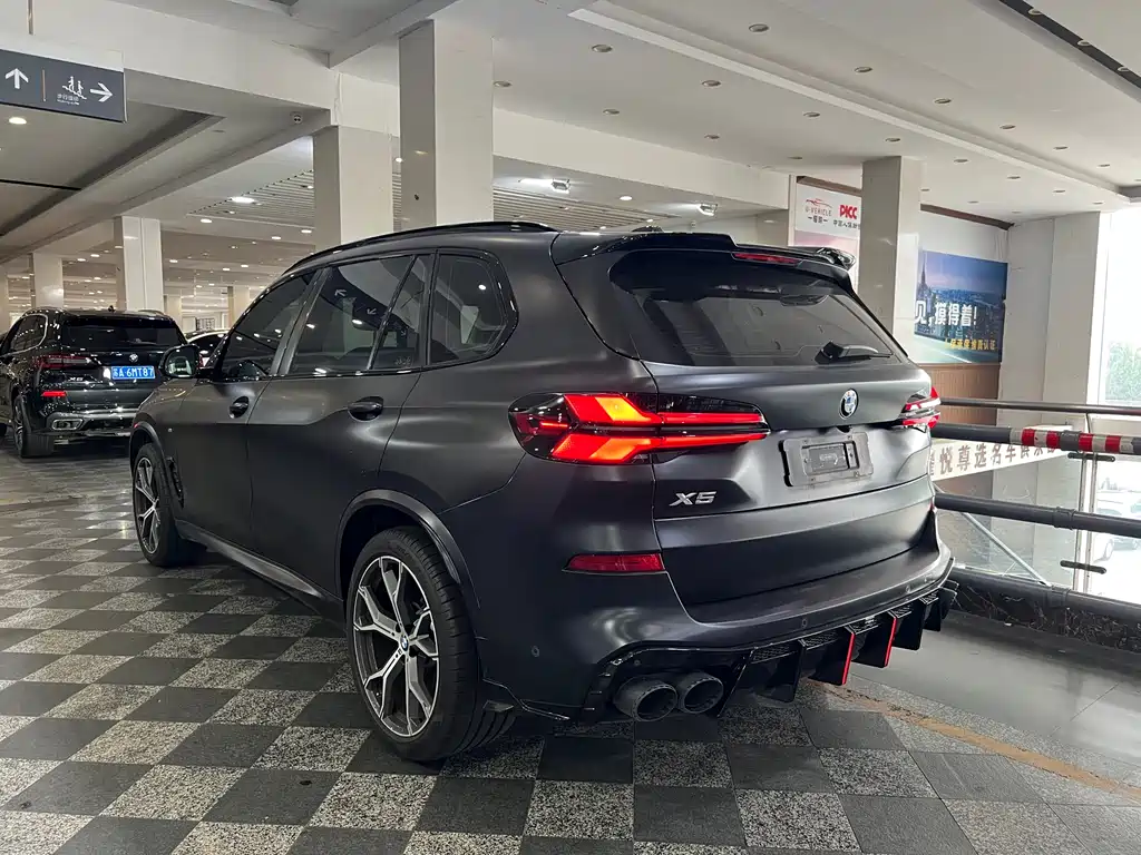 BMW X5 2023 xDrive 30Li Premium M Sport