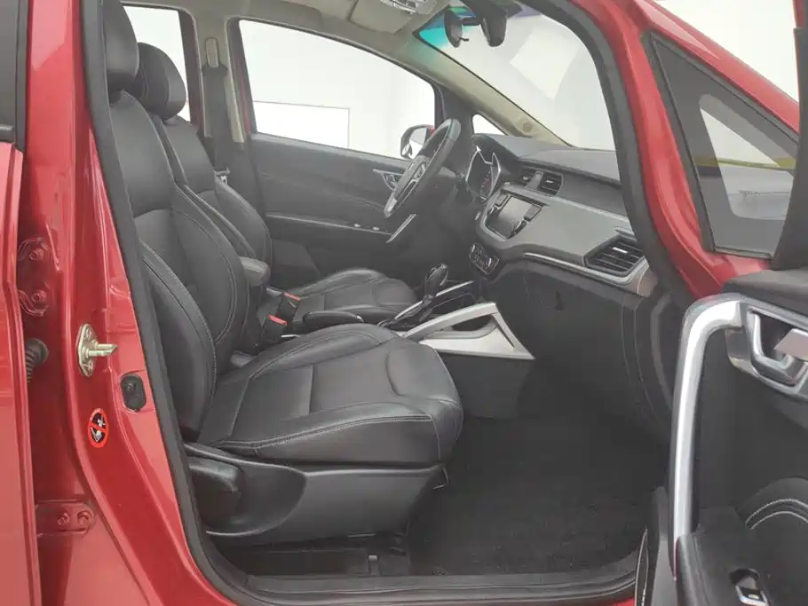 Geely Vision X3 — миниатюра 8
