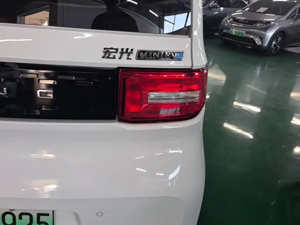 Wuling MINIEV — миниатюра 8