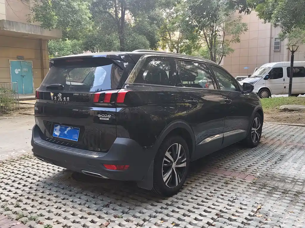 Peugeot 5008 — миниатюра 6