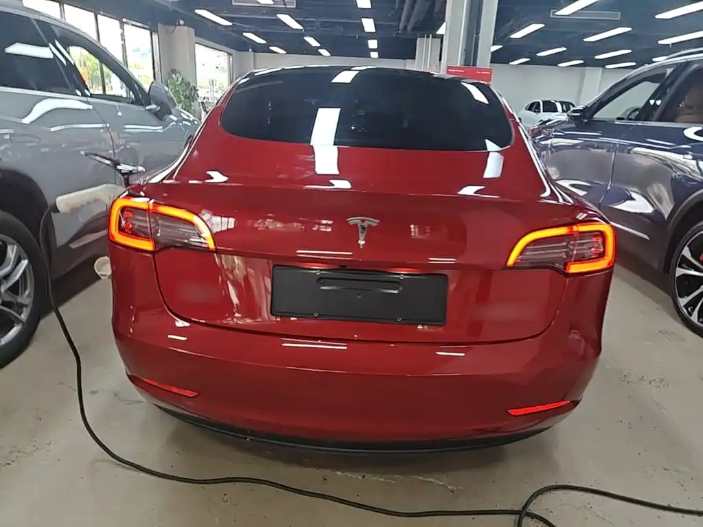 Tesla Model 3 — миниатюра 6