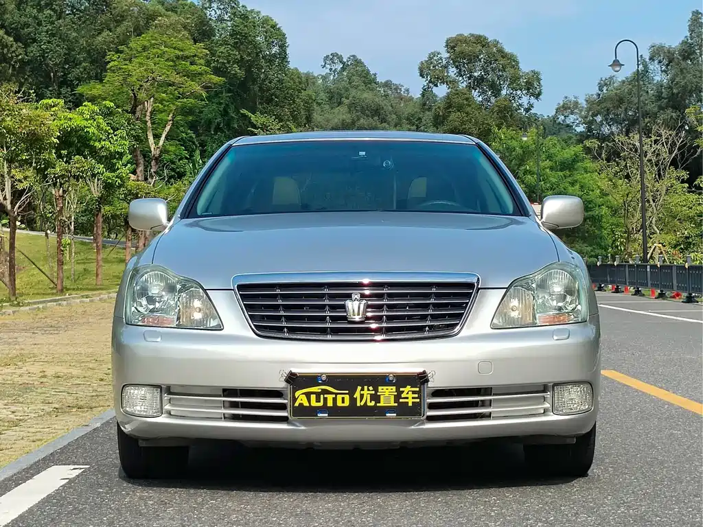 Toyota Crown — миниатюра 2
