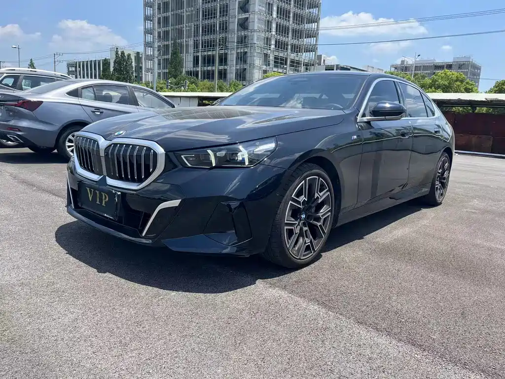 BMW 5 Series — миниатюра 2
