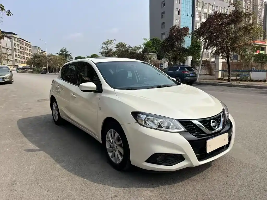 NISSAN TIIDA