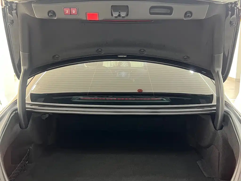 Mercedes-Benz E-Class New Energy — миниатюра 8