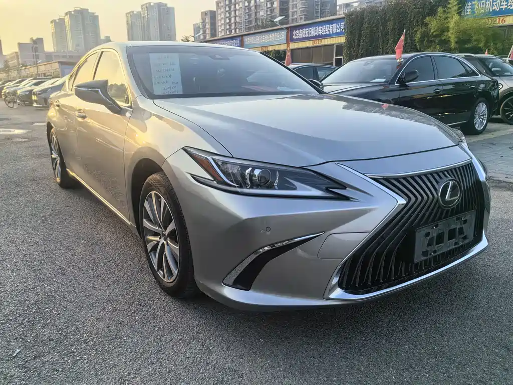Lexus ES — миниатюра 2
